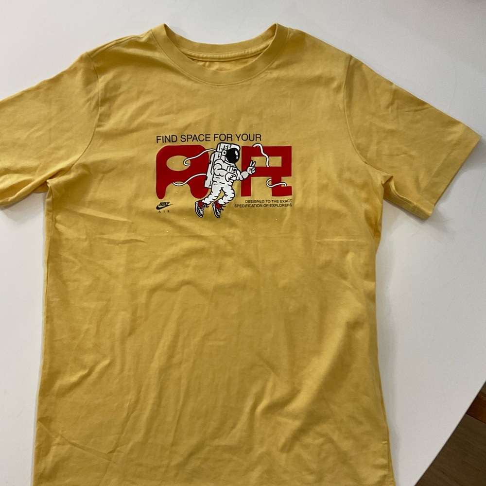 Nike Astronaut Graphic Yellow Tee - Picture 3 of 9